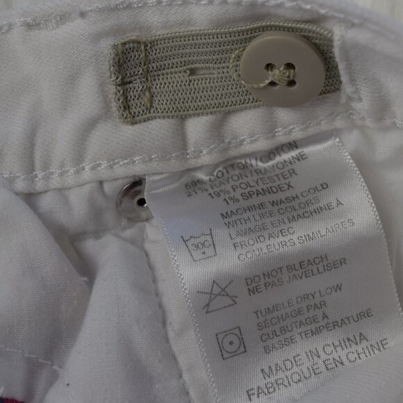 🎯5/$30  Peek White Distressed Embroidered Girls Shorts 4/5 - Picture 7 of 7